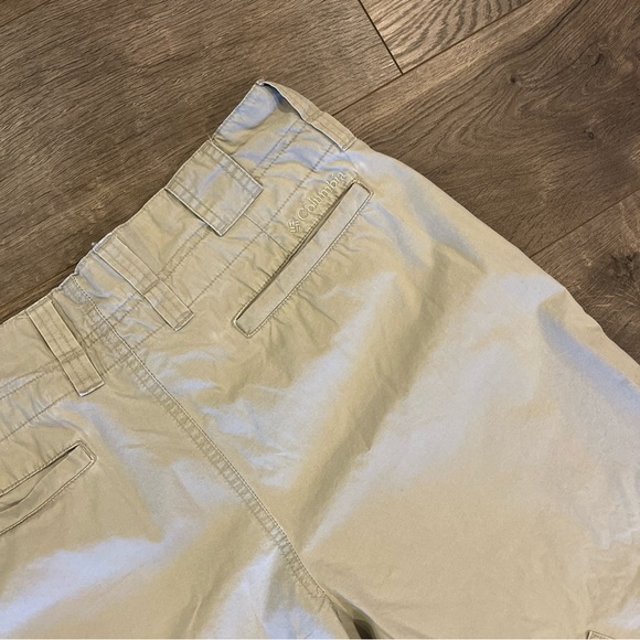Columbia Cropped Khaki Pants Size 10 Pockets Hiking Casual Outdoors - Picture 7 of 7